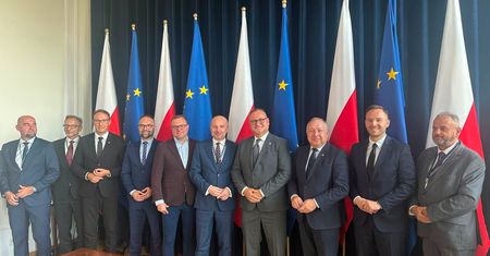 Ostrowiec walczy o kluczową linię kolejową. Korytarz Centralny może połączyć region z Warszawą i Rzeszowem