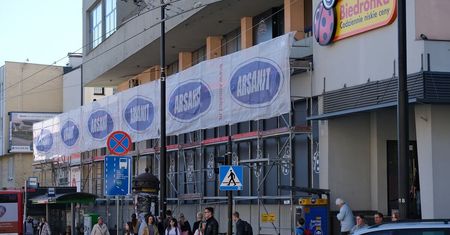 Przy Astorii stanęło rusztowanie, ruszył remont tarasu nad Biedronką. Prace pochłonął ponad 250 tys. złotych
