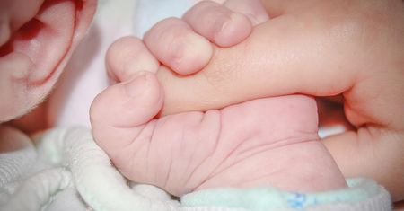 ONZ alarmuje. Drastyczny spadek urodzeń na Bałkanach