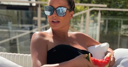 Wgryziona w arbuza Małgorzata Rozenek prezentuje ciążowy brzuszek W PEŁNEJ OKAZAŁOŚCI (FOTO)