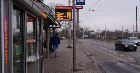 Wyłączą wyświetlacze na przystankach komunikacji miejskiej