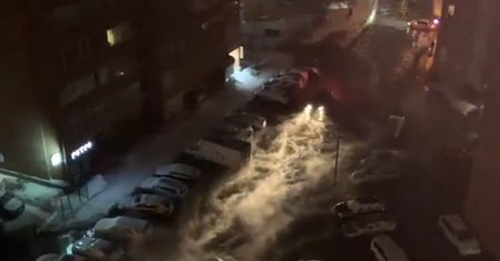 Zalane miasto i sceny grozy na ulicach w Rosji przy minus 25 stopniach