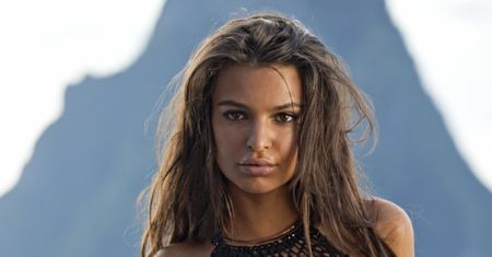 Ratajkowski TOPLESS w "Sports Illustrated"!