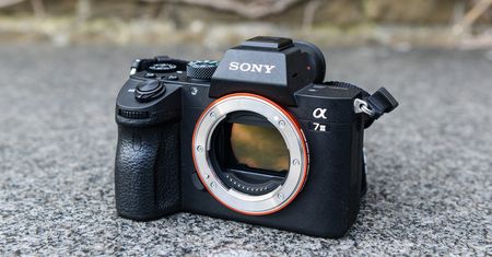 Tam Gdzie Stało LOMO: Sony A7 III i "Echo" - książka fotograficzna o Wołyniu