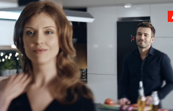 Inspirujące wzornictwo w nowych reklamach urządzeń kuchennych Amica IN (wideo)