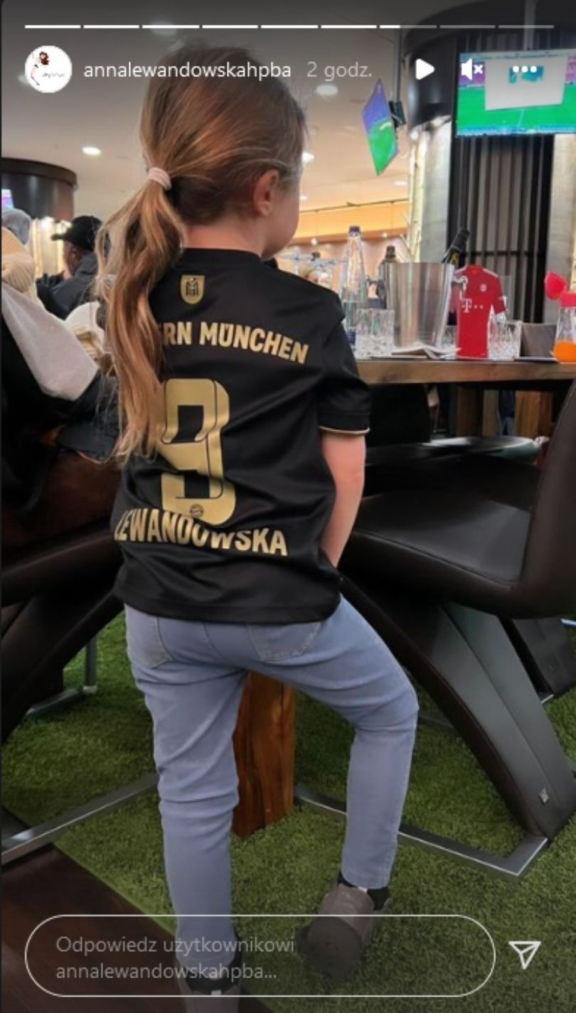 Anna Lewandowska z córkami kibicują Robertowi na stadionie w Monachium