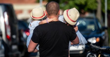 Rząd rozważa zmiany w ważnym programie. Pieniądze dostaną też ojcowie?