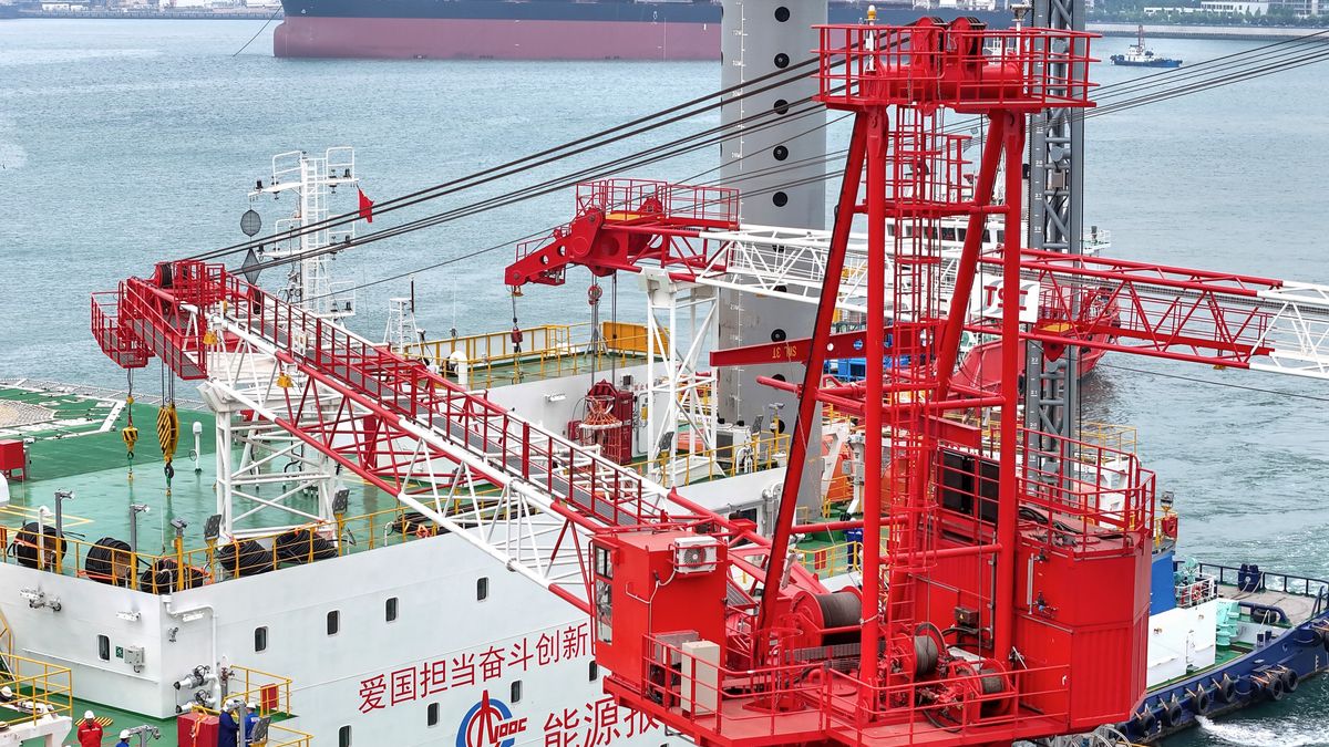 QINGDAO, CHINA - MAY 14, 2026 - China's first mobile multi-functional operation platform "Offshore Oil 283", was launched from the West Coast New Area of Qingdao, Shandong Province, China on May 14, 2026. (Photo credit should read CFOTO/Future Publishing via Getty Images)