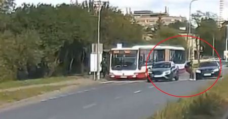 Chciał dostać się na tramwaj. Wideo z Dąbrowy Górniczej