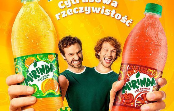 „Za dobre, by wybrać” - dwugłowy sprzedawca w kampanii nowych smaków Mirindy (wideo)