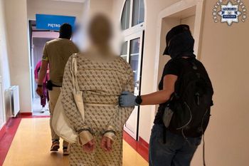 Lekarka zawieszona. Wyprowadziła ją policja. Potężne zarzuty
