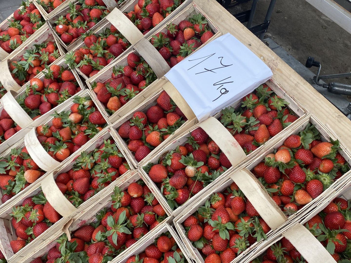 Truskawki na bazarach w Kielcach