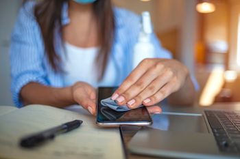 Nie woda, nie spirytus – ten alkohol ratuje sprzęt elektroniczny