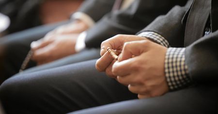 Znieważył Dudę, Tuska i Hołownię. Zapadł wyrok ws. byłego księdza