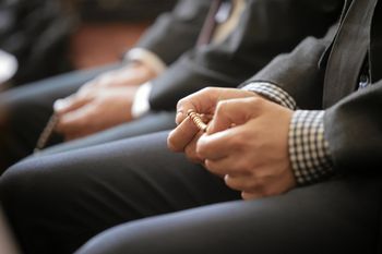 Znieważył Dudę, Tuska i Hołownię. Zapadł wyrok ws. byłego księdza