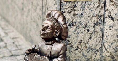 Wrocław. Krasnal Witek przed słynną tościarnią. Upamiętni twórcę baru