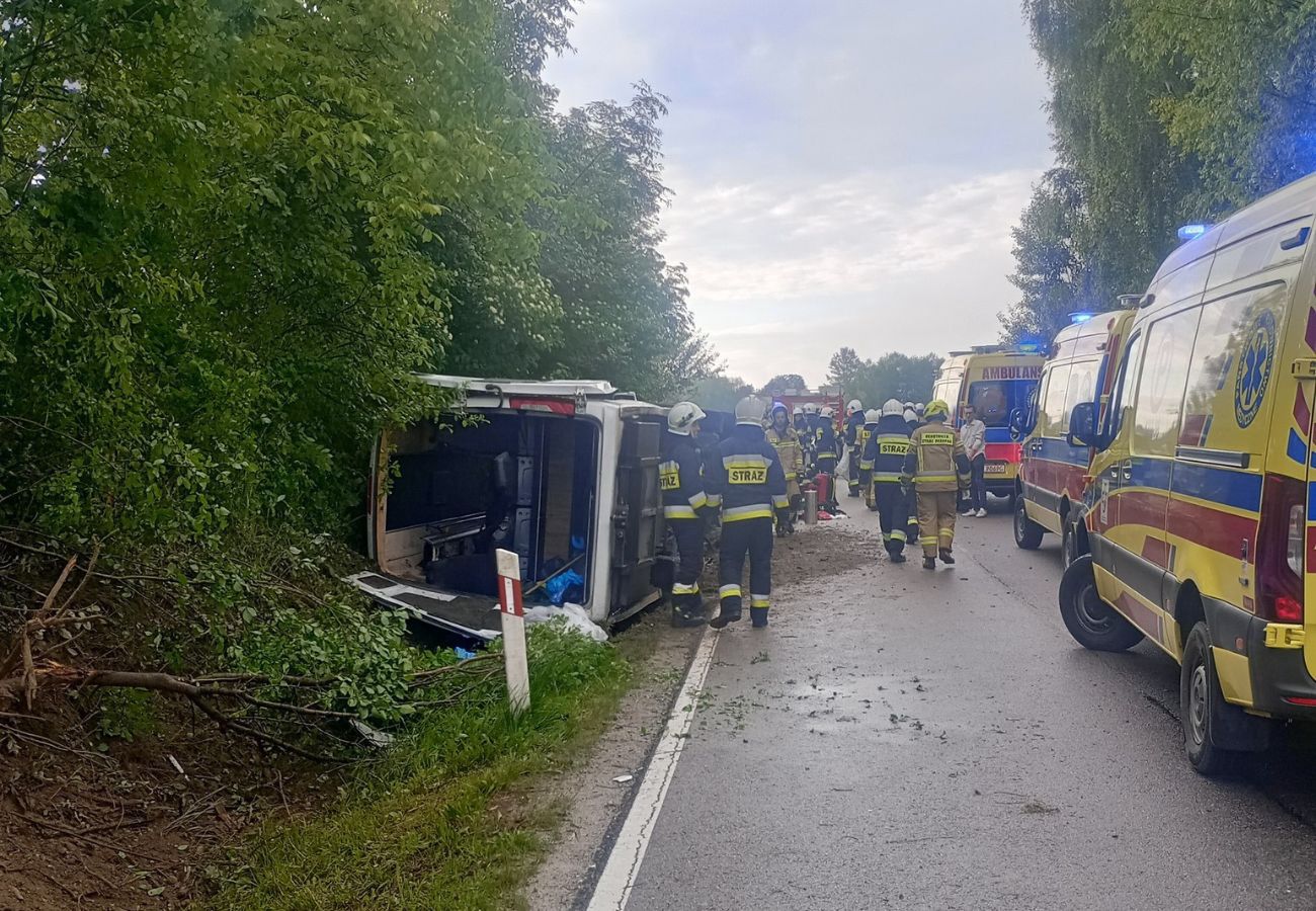 Groźny wypadek busa w Rzepienniku Suchym
