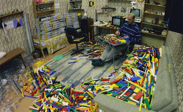 Ile zajmuje posortowanie 65 000 klocków LEGO? [wideo]