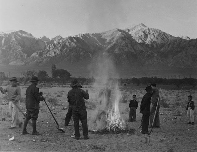 Ansel Adams sfotografował amerykańskie obozy koncentracyjne w czasie II Wojny Światowej 8