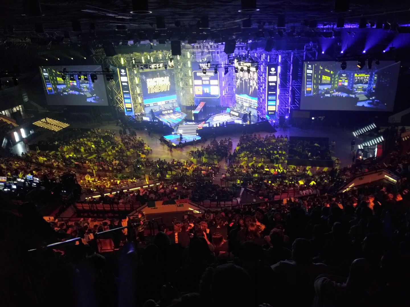 Finały turnieju CS:GO tradycyjnie ściągnęły na IEM większą publiczność. 