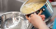Nie odcedzaj makaronu pod zlewem. Robisz spory błąd