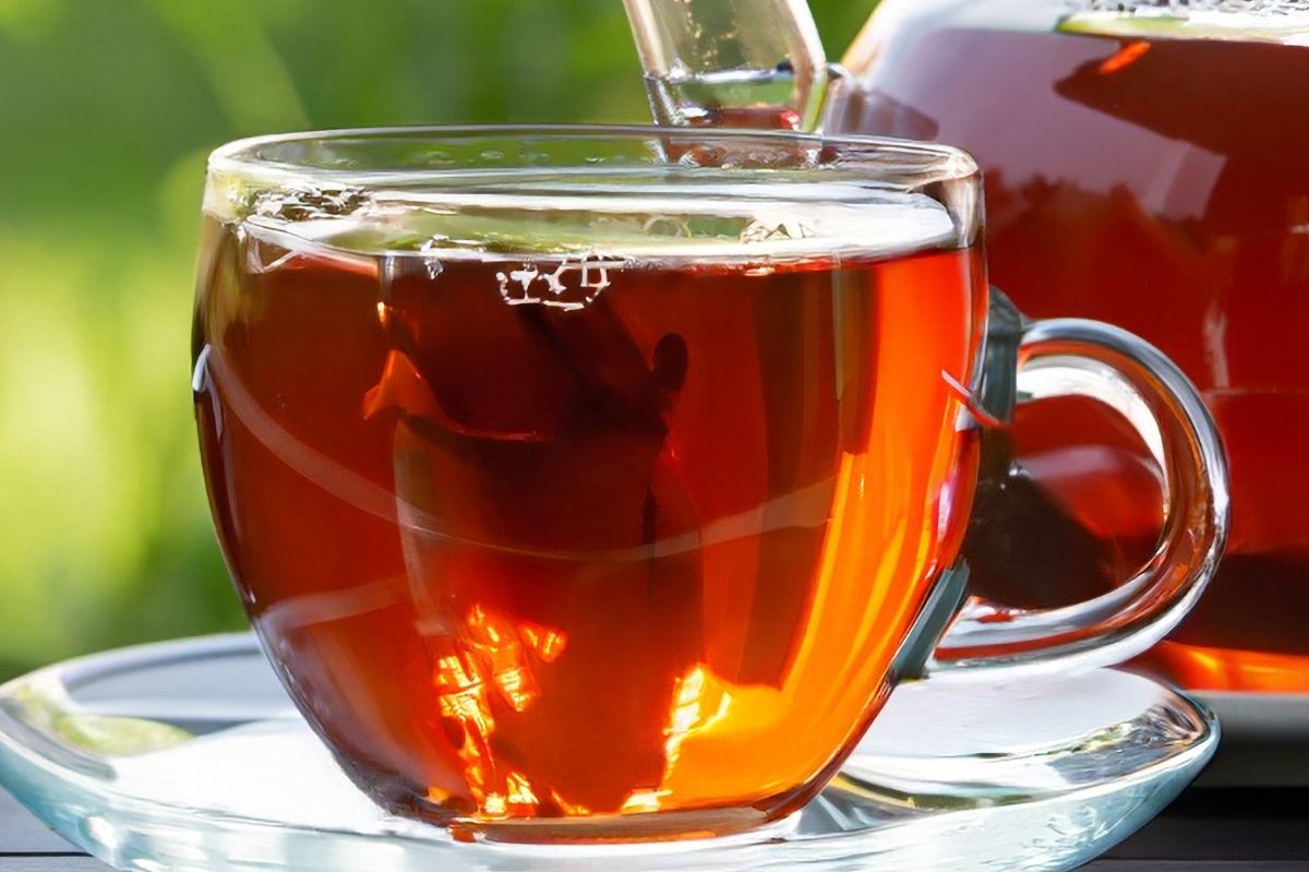 Popularna herbata może uszkodzić wątrobę i mózg. Mało kto ma świadomość
