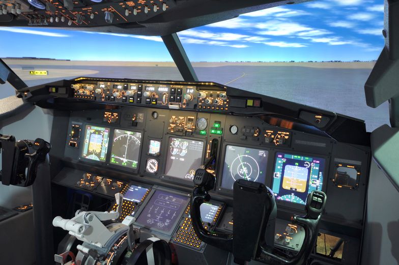 LOT otwiera centrum szkoleniowe dla pilotów i stewardess