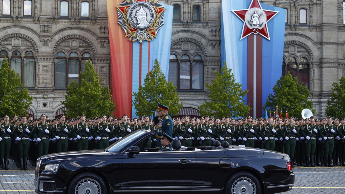 Minister obrony Rosji, Siergiej Szojgu, podczas parady z okazji Dnia Zwycięstwa