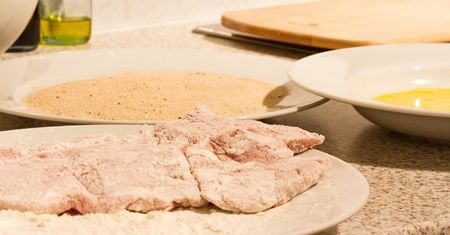 Posmaruj schabowe przed smażeniem. Wyjdą soczyste i pyszne jak w najlepszej restauracji
