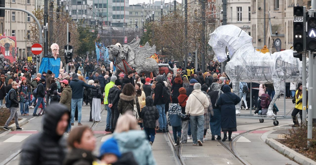 Poznań: Imieniny Ulicy Święty Marcin. Tłumy pomimo braku korowodu. Jest muzyka i rogale świętomarcińskie