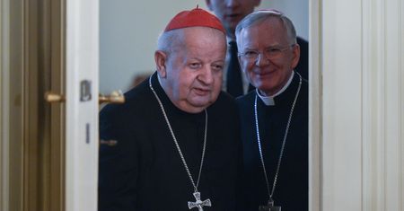 Stanisław Dziwisz źle oceniany przez Polaków. To efekt emisji "Don Stanislao"