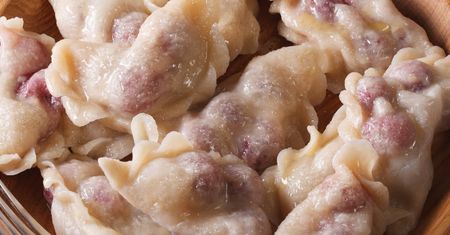 W maju babcia robiła takie pierogi. Przepychaliśmy się o to, kto pierwszy dostanie swoją pyszną porcję