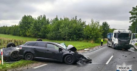 Groźny wypadek na trasie pod Radomiem. Są ranni i duże utrudnienia
