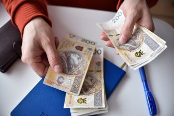 200 tys. zł za nadgodziny. "Nacisk i presja na wynik". Sąd zabrał głos