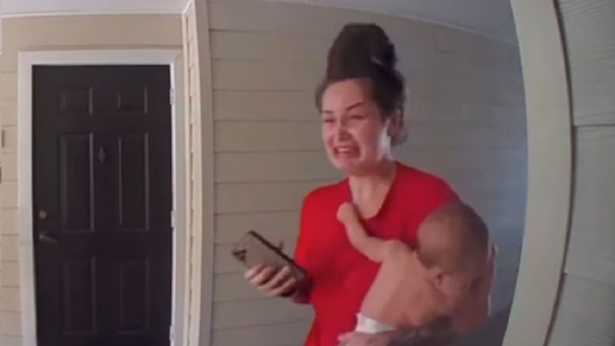 Szukali niebezpiecznego złodzieja. Zaatakowali mieszkanie matki z dzieckiem 