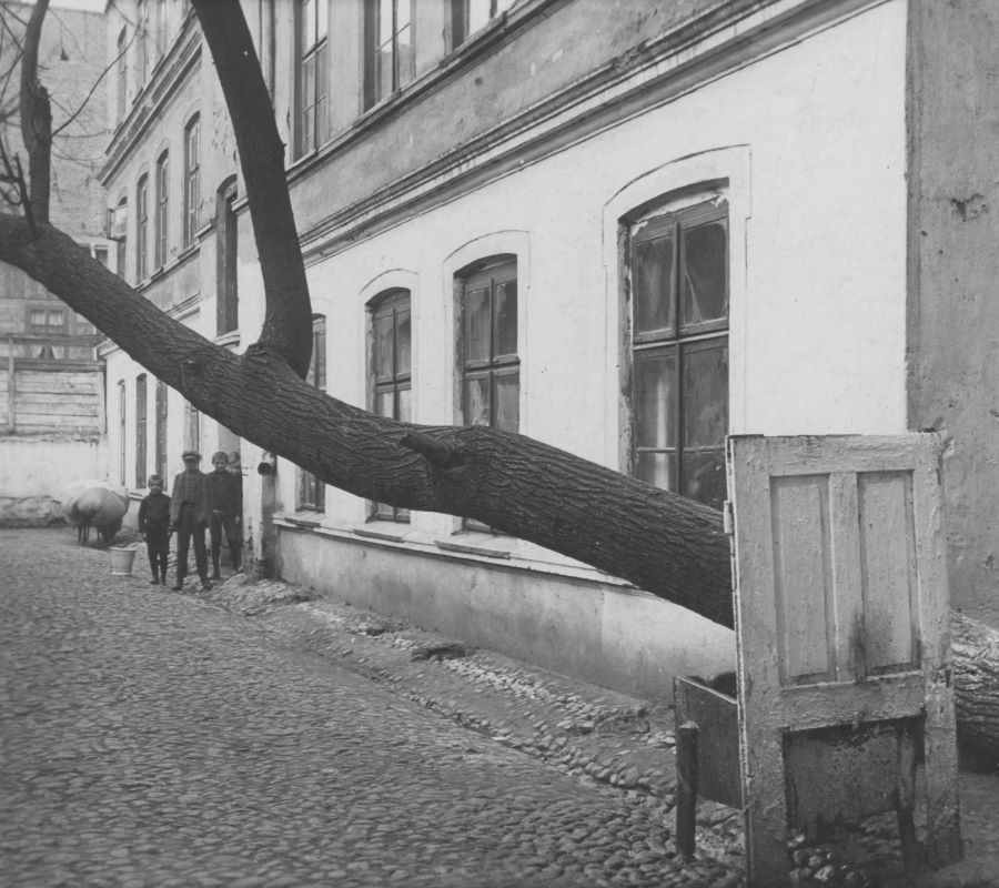 Dom robotniczy w Łodzi. Fotografia międzywojenna 