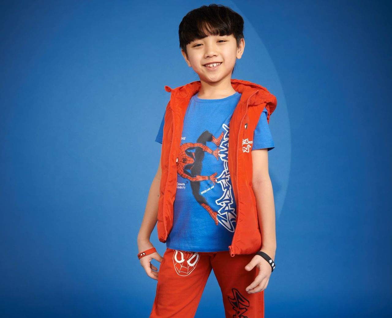 Modne bluzki z superbohaterami dla chłopców na wiosnę/lato 2023