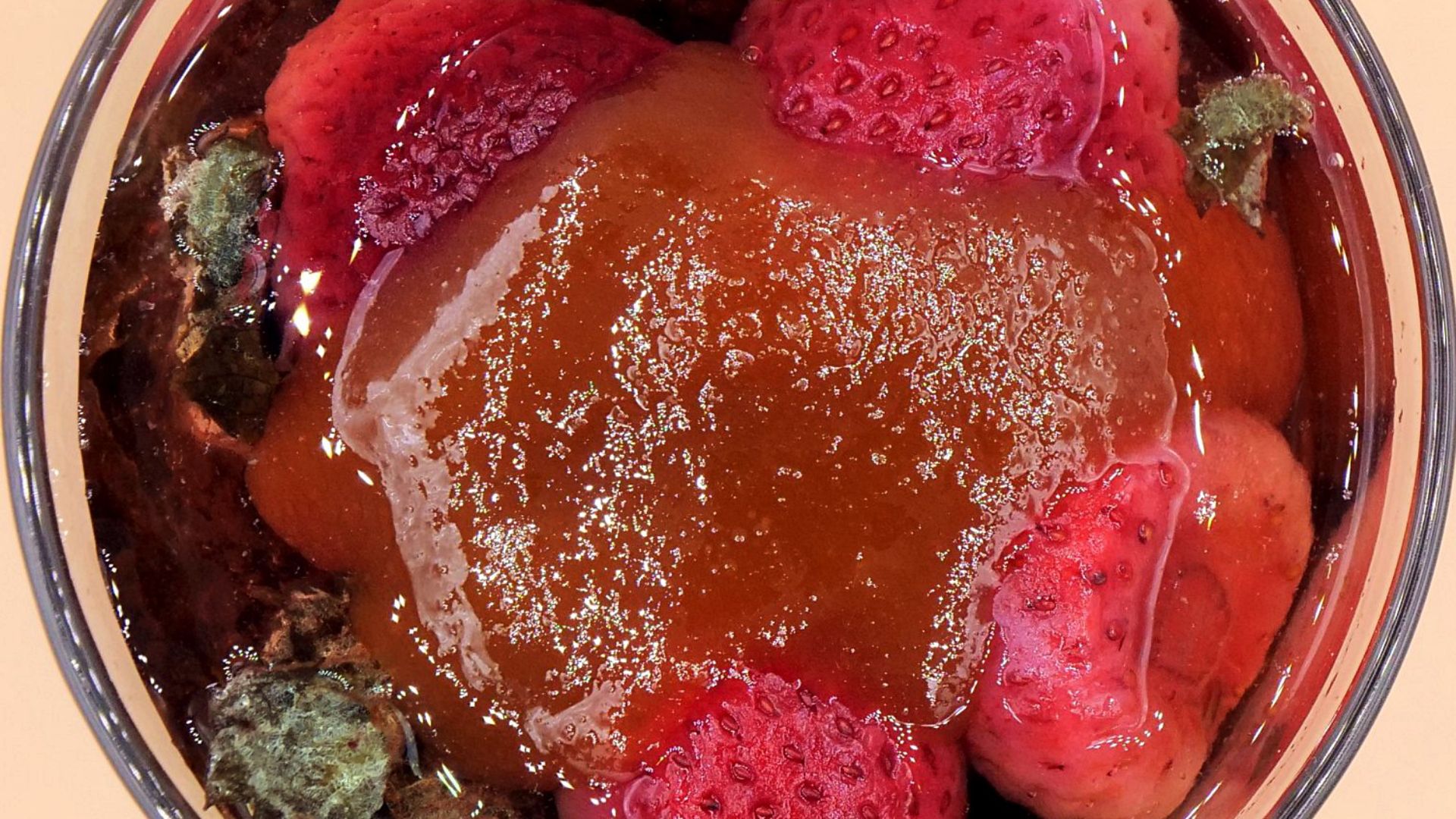 Zamiana cukru na miód nie do końca oznacza wielką poprawę jakości diety.