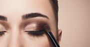 Makijaż oka przy opadającej powiece - porady + film