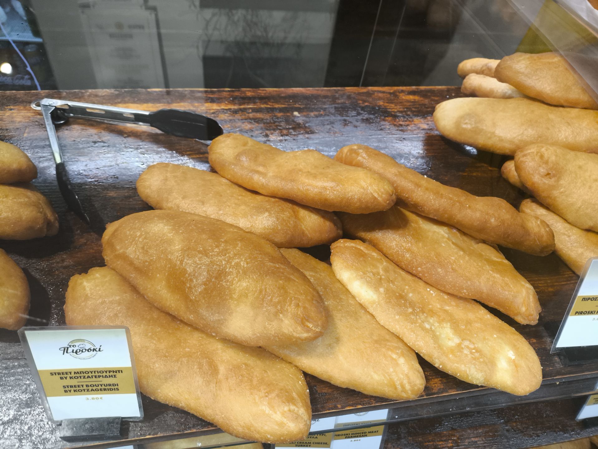 Pirożki nadziewane sałatką grecką
