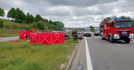 Koszmarny wypadek czterech aut. Pasażerka BMW zginęła