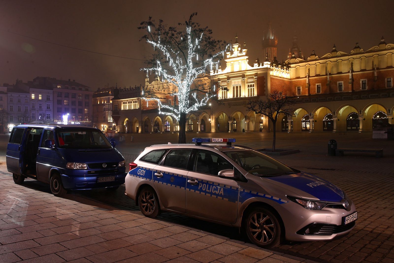 Policja na Rynku Głównym w Krakowie