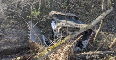 Wypadek miniładowarki, który nie skończył się tragicznie: operatora uratowało oprogramowanie