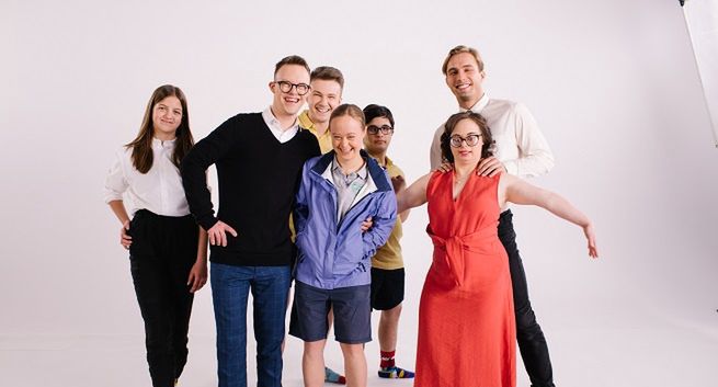 Branża marketingowa wspiera osoby z zespołem Downa w kampanii „Zespół Kolorowych Skarpetek”