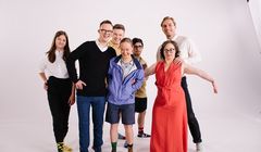 Branża marketingowa wspiera osoby z zespołem Downa w kampanii „Zespół Kolorowych Skarpetek”