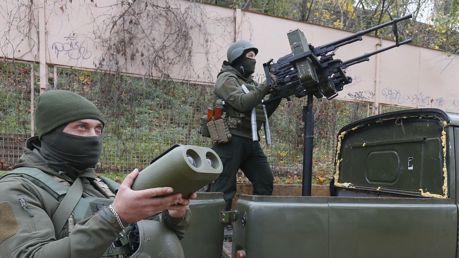 Homemade anti-aircraft machine gun in Mykolaiv
epa10296438 Ukrainian National Guard soldiers operate with a homemade anti-aircraft machine gun in Mykolaiv, Ukraine, 09 November 2022. National guard specialists constructed an anti-aircraft machine gun from two tank's machine guns and set them up on a car for fighting with reconnaissance and shock drones. Russian troops on 24 February entered Ukrainian territory, starting a conflict that has provoked destruction and a humanitarian crisis.  EPA/STR 
Dostawca: PAP/EPA.
STR