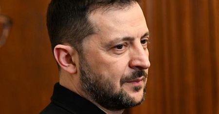 Zełenski gotowy podpisać umowę z USA