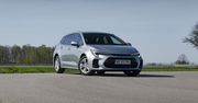 Test: Suzuki Swace 1.8 Hybrid po liftingu – pali tyle co nic i jeździ lepiej