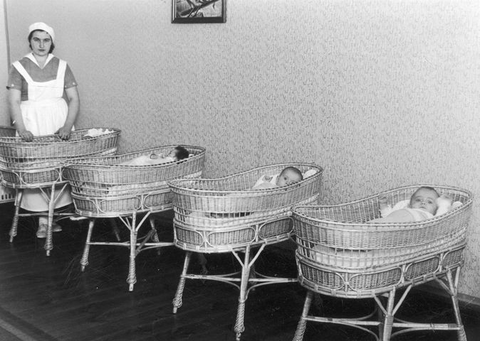 Przytułek dla sierot i podrzutków w Brzęczkowicach na Śląsku. Na zdjęciu z lat 30. wszystko wygląda wzorcowo. Rzeczywistość w większości placówek pozostawiała wiele do życzenia 