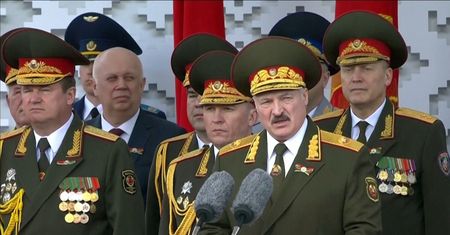 Dlaczego Łukaszenka ogłasza manewry wojskowe? Były ambasador Białorusi ostrzega